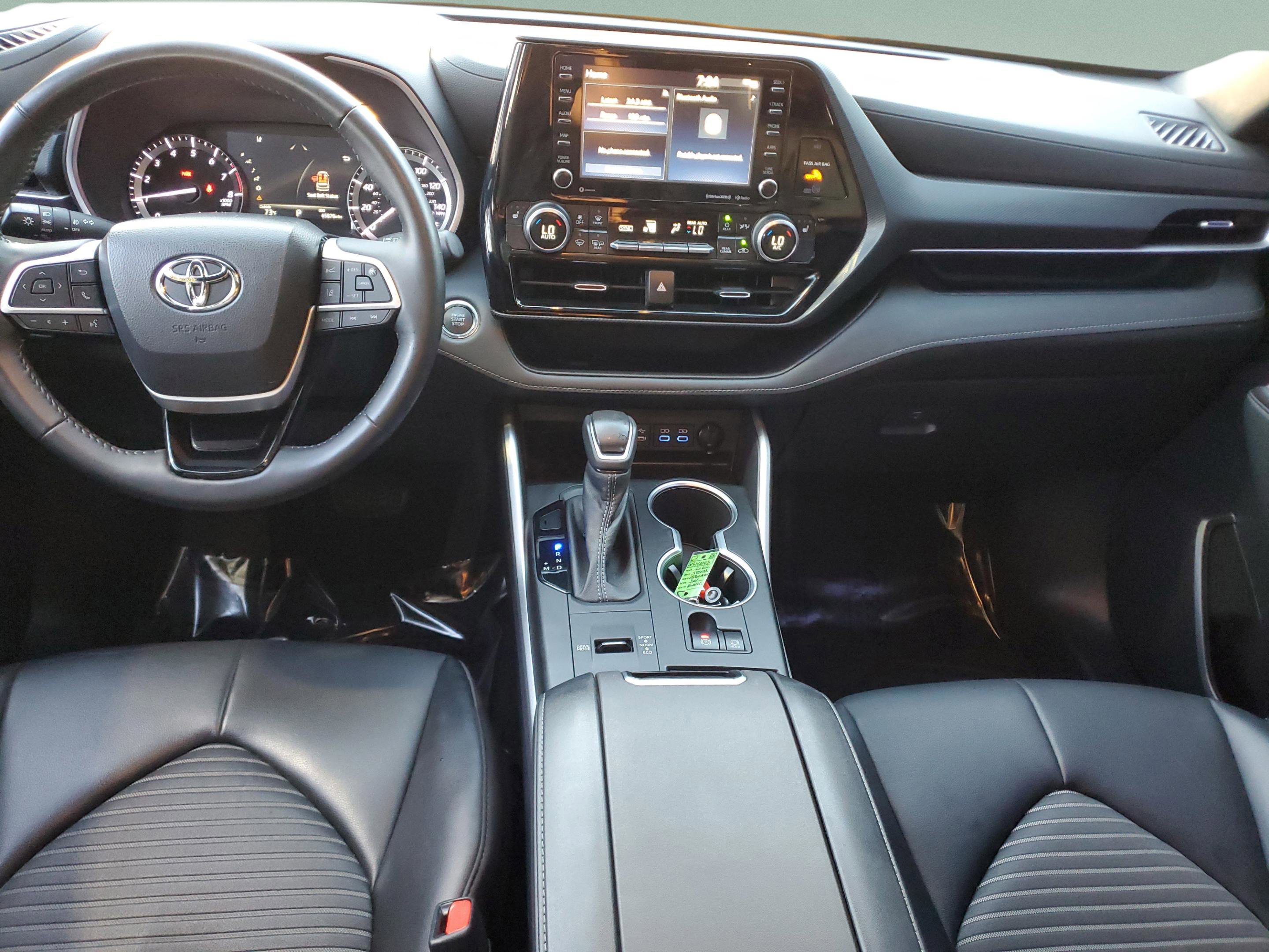 Used 2022 Toyota Highlander XSE FWD image 10