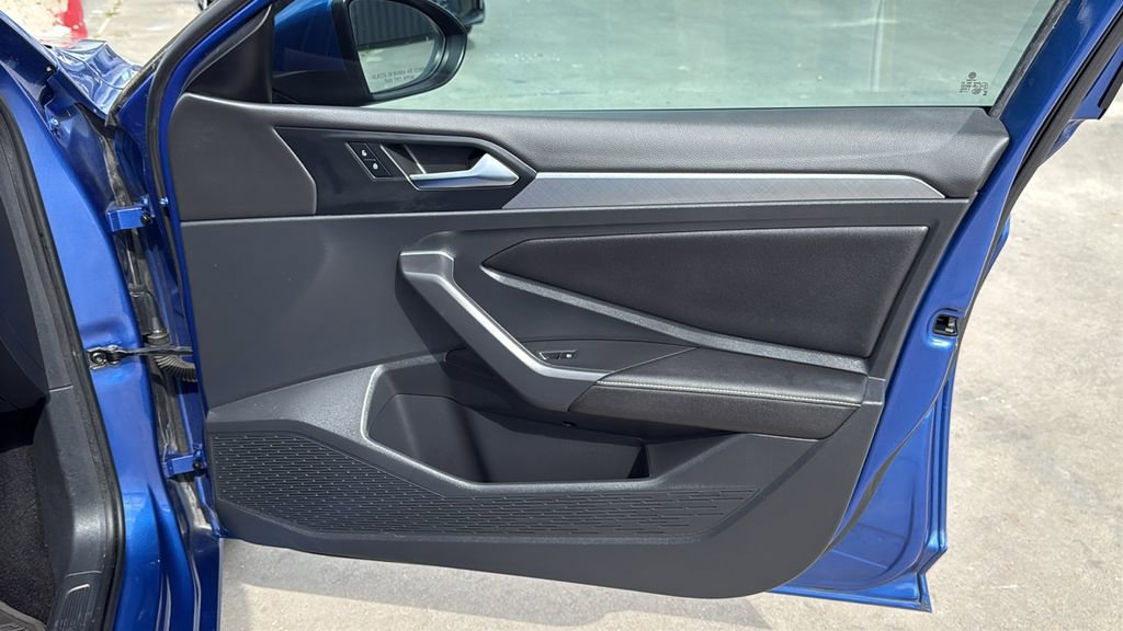 Used 2022 Volkswagen Jetta SE image 32