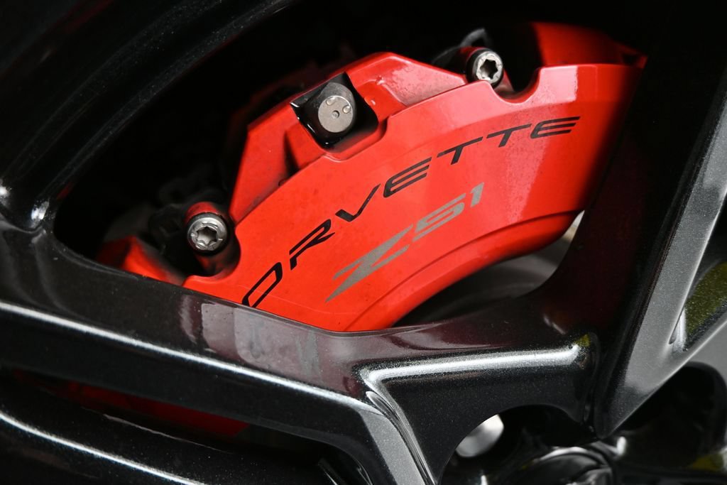 Used 2021 Chevrolet Corvette Stingray Premium Conv w/ Z51 Performance Package RWD image 32
