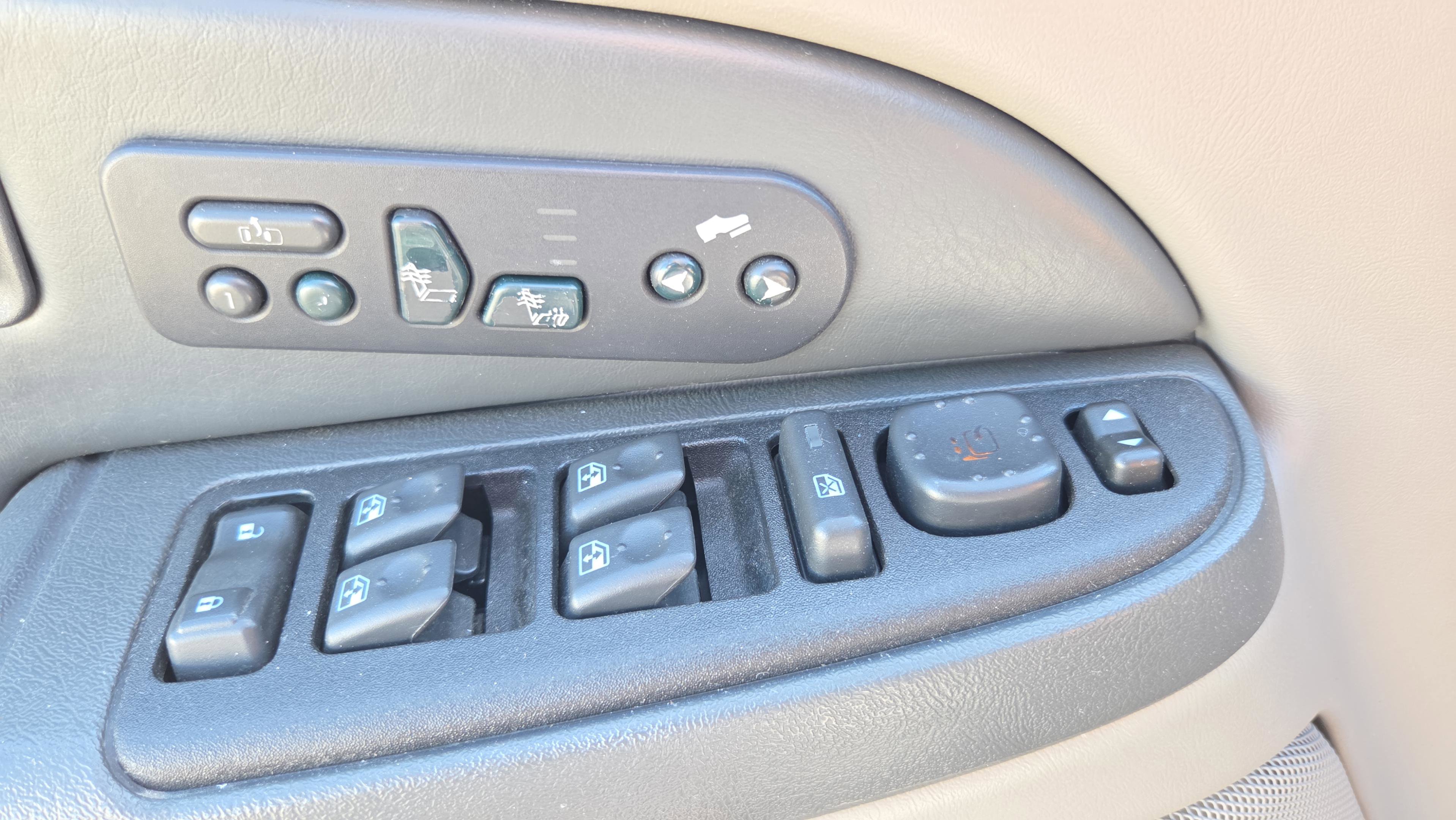 Used 2003 Chevrolet Tahoe LT RWD image 27