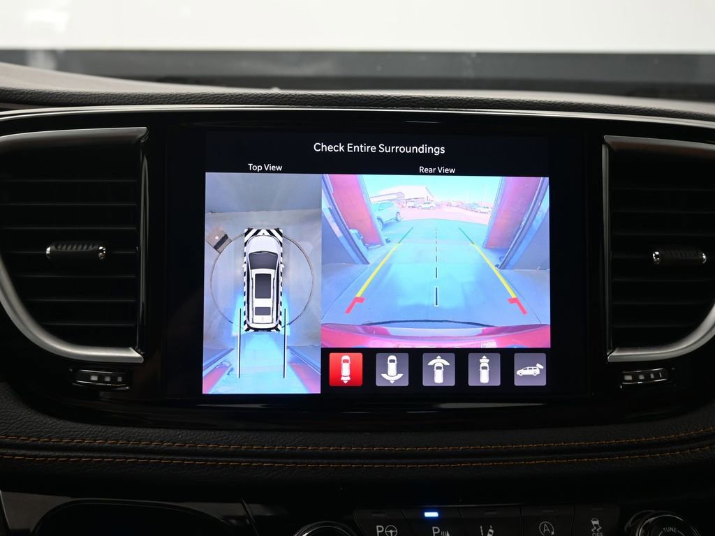 Used 2022 Chrysler Pacifica Pinnacle image 30