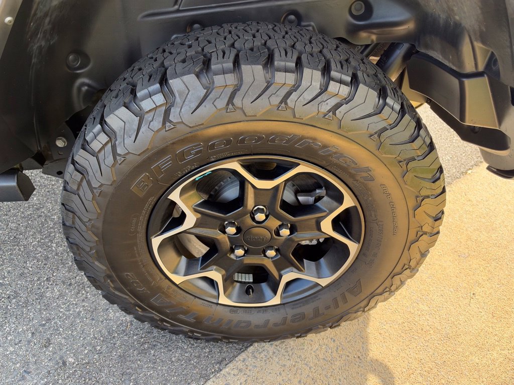 Used 2023 Jeep Wrangler Unlimited Rubicon 4xe w/ Cold Weather Group AWD/4WD image 14