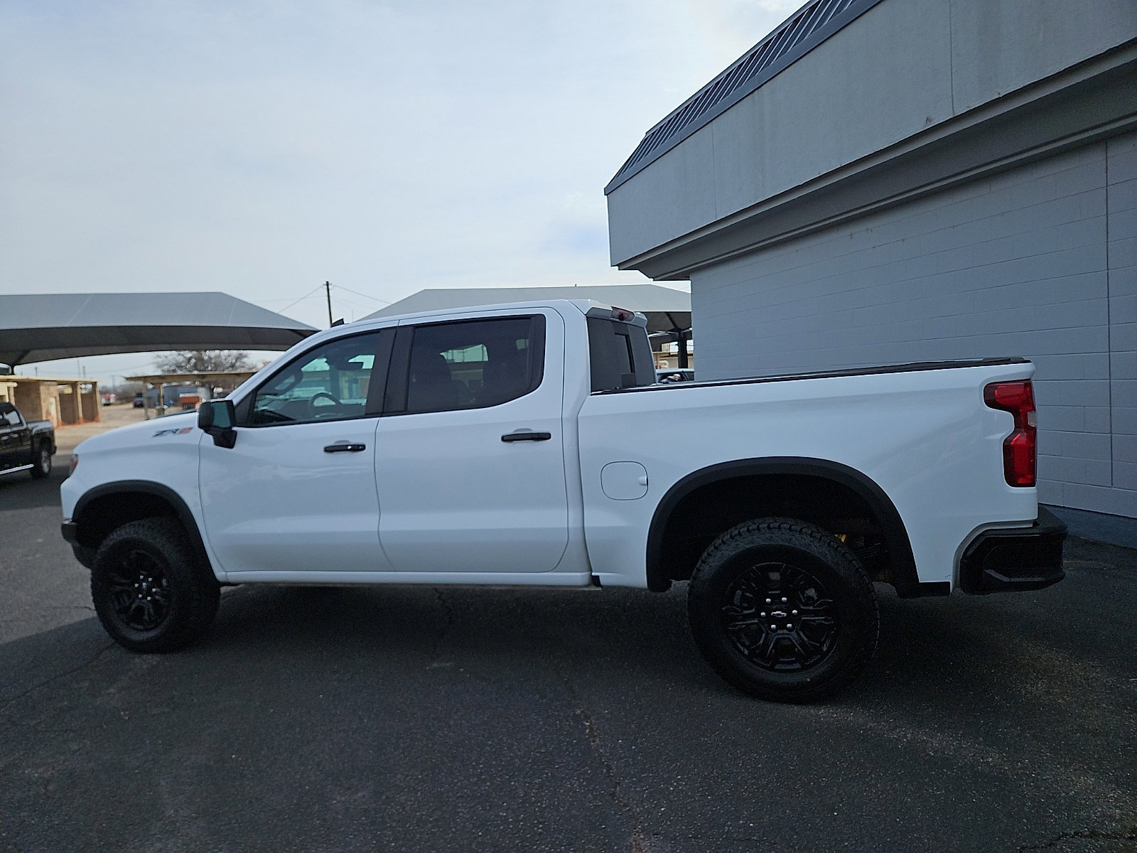 Used 2023 Chevrolet Silverado 1500 ZR2 w/ Technology Package image 2