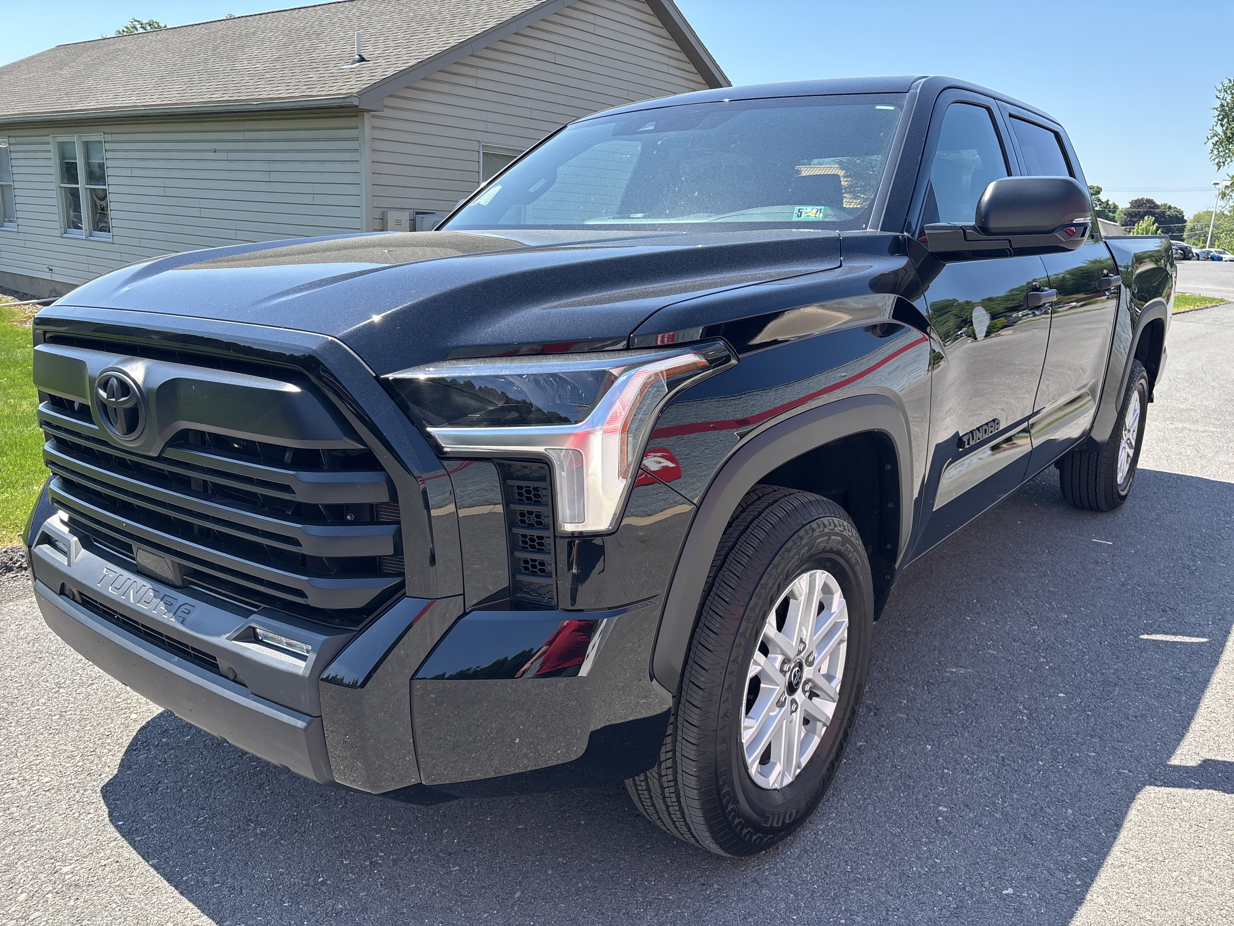 Used 2025 Toyota Tundra SR5 w/ SR5 Convenience Package AWD/4WD image 7