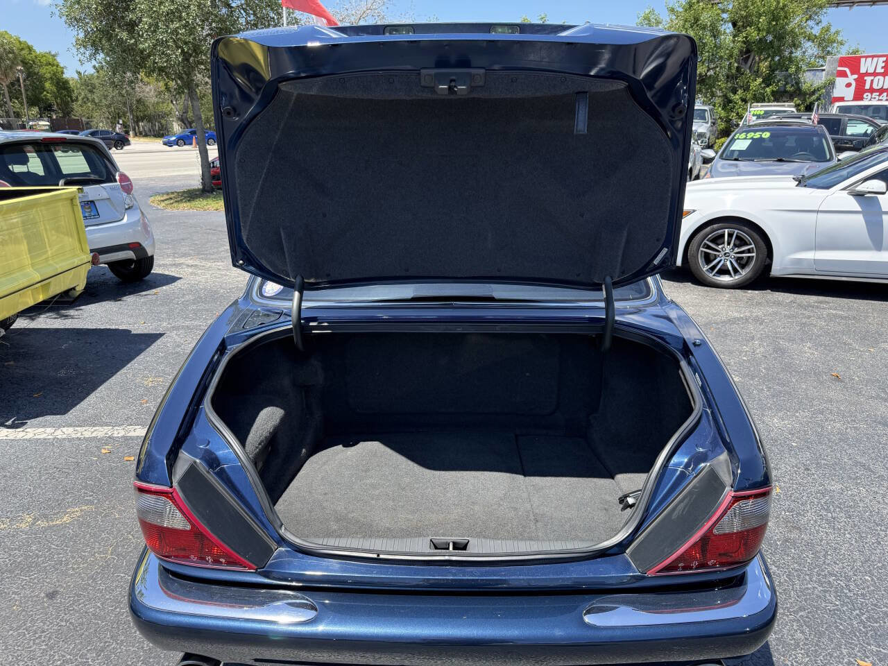Used 1999 Jaguar XJ8 RWD image 30