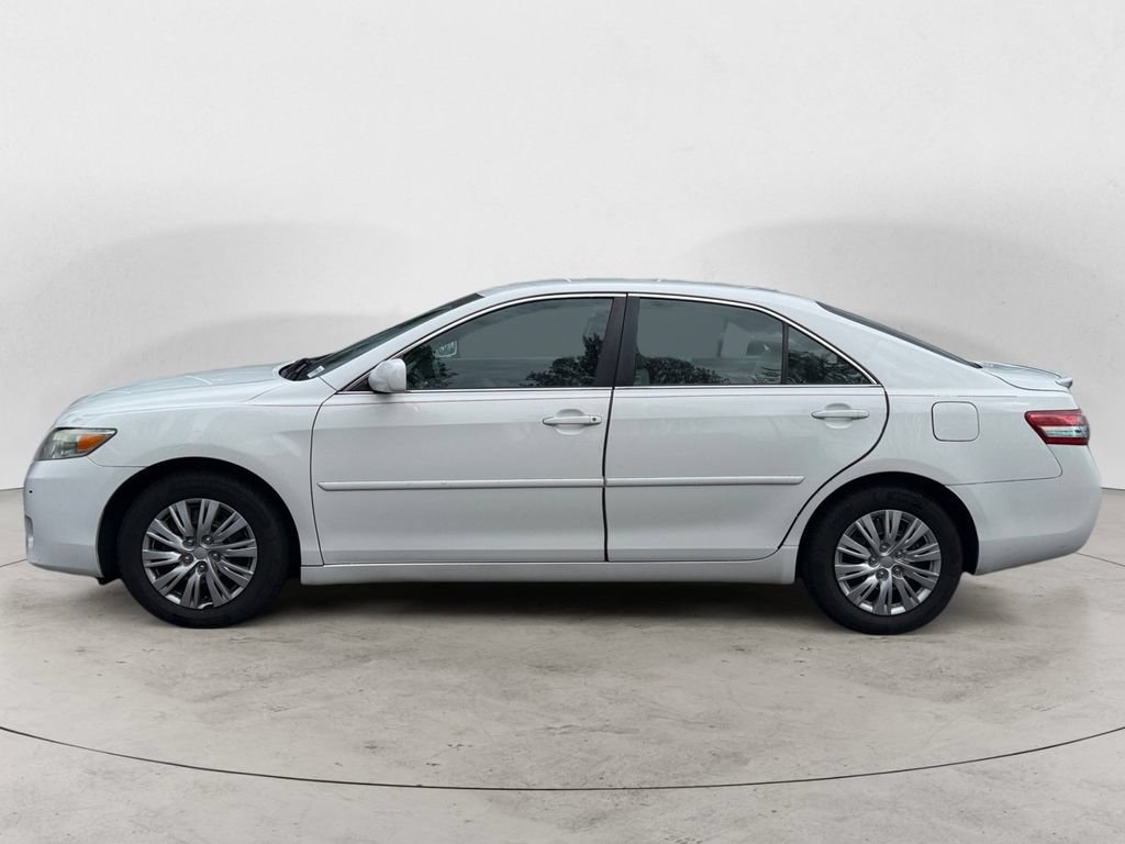 Used 2011 Toyota Camry LE FWD image 2