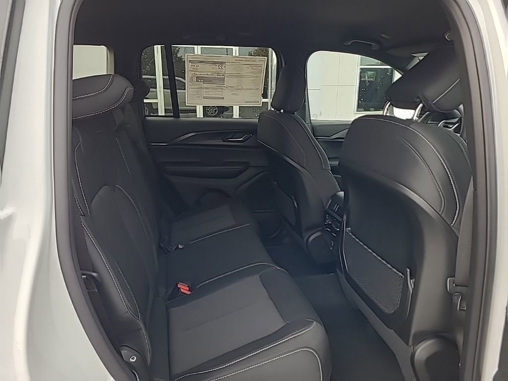 New 2025 Jeep Grand Cherokee Laredo w/ Luxury Tech Group I image 22