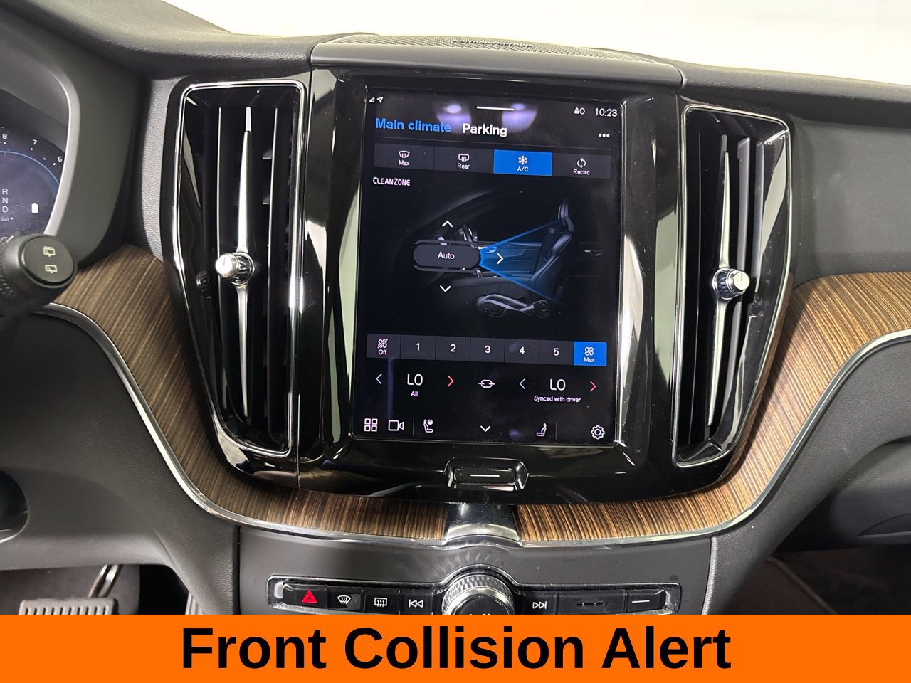 Used 2023 Volvo XC60 B5 Plus AWD/4WD image 17