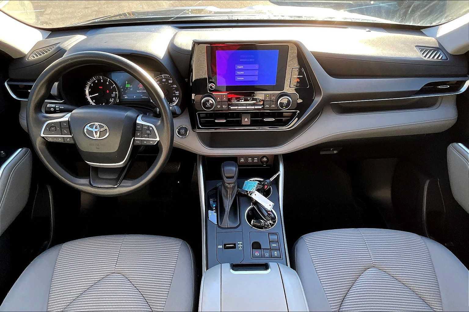 Used 2023 Toyota Highlander L FWD image 14