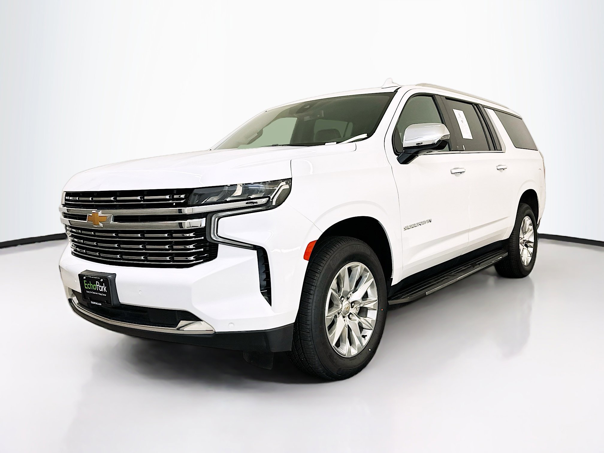 Used 2023 Chevrolet Suburban Premier image 3