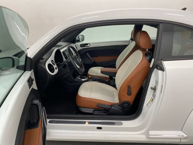 Used 2015 Volkswagen Beetle 1.8T Classic FWD image 12