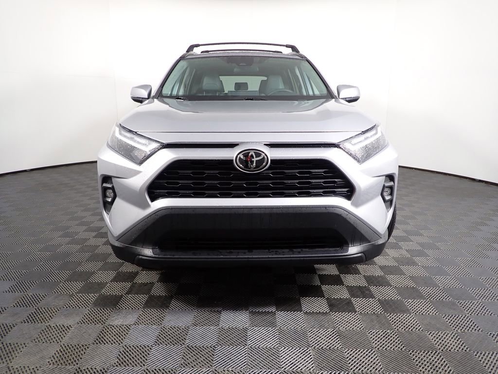 Used 2023 Toyota RAV4 XLE Premium image 5
