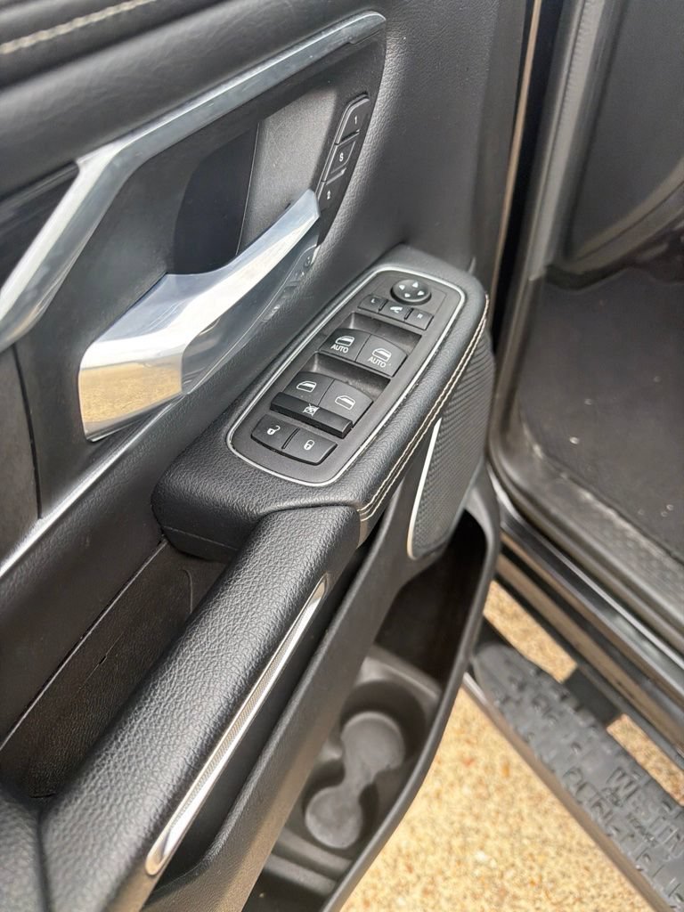 Used 2023 RAM 1500 Laramie AWD/4WD image 19