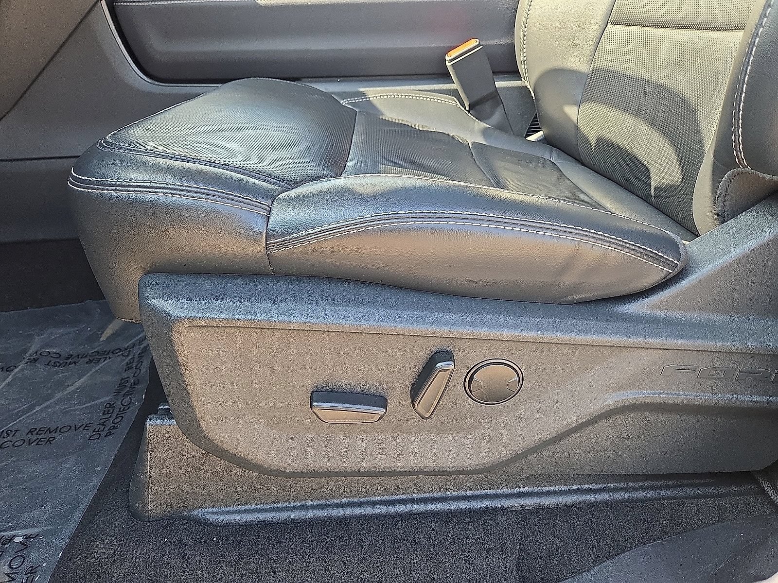 Used 2025 Ford Expedition Platinum AWD/4WD image 25