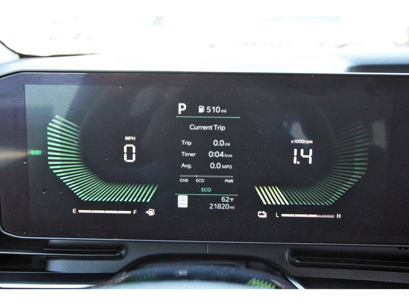 Used 2025 Kia Carnival EX image 17