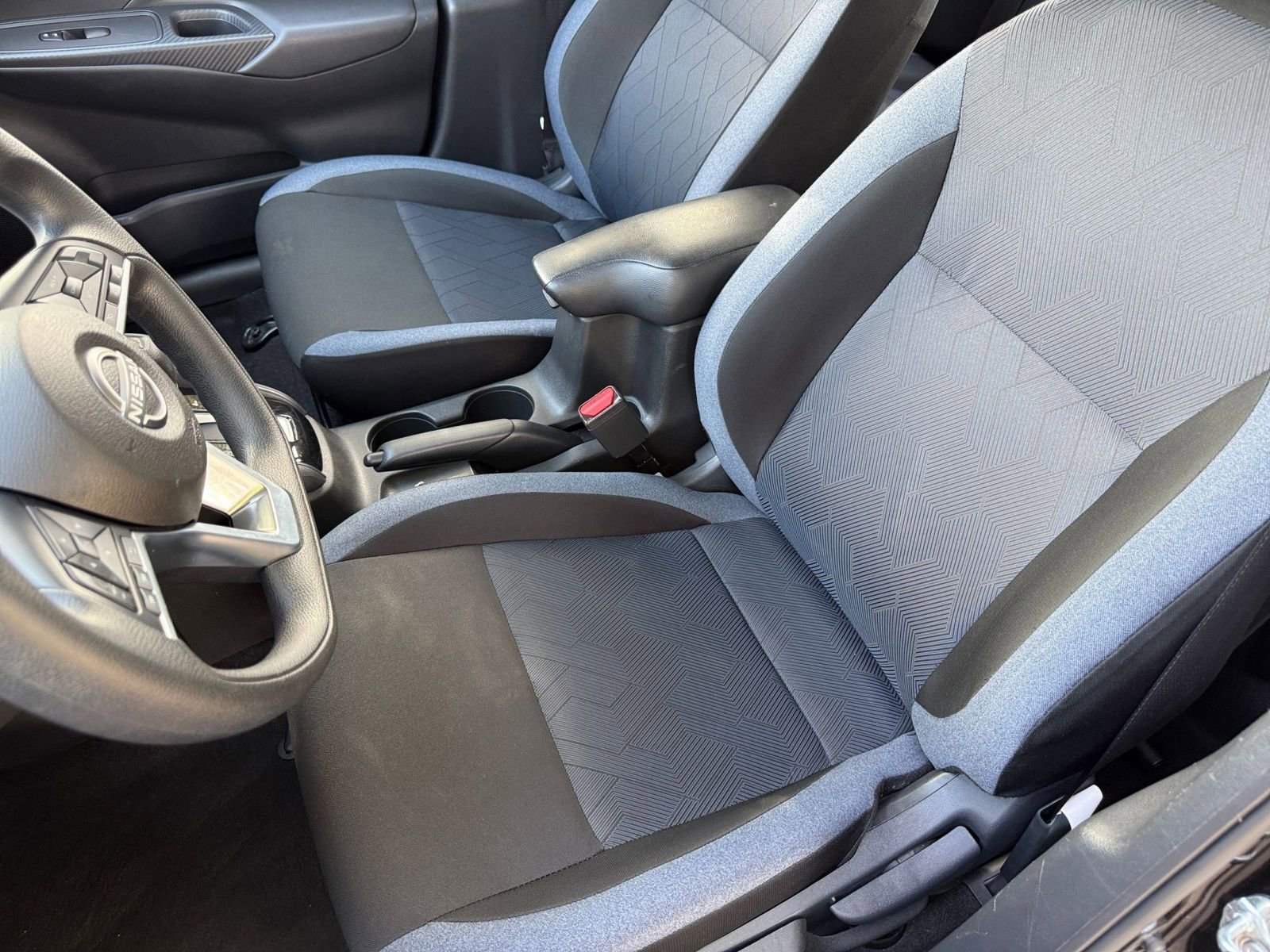Used 2025 Nissan Versa SV FWD image 36