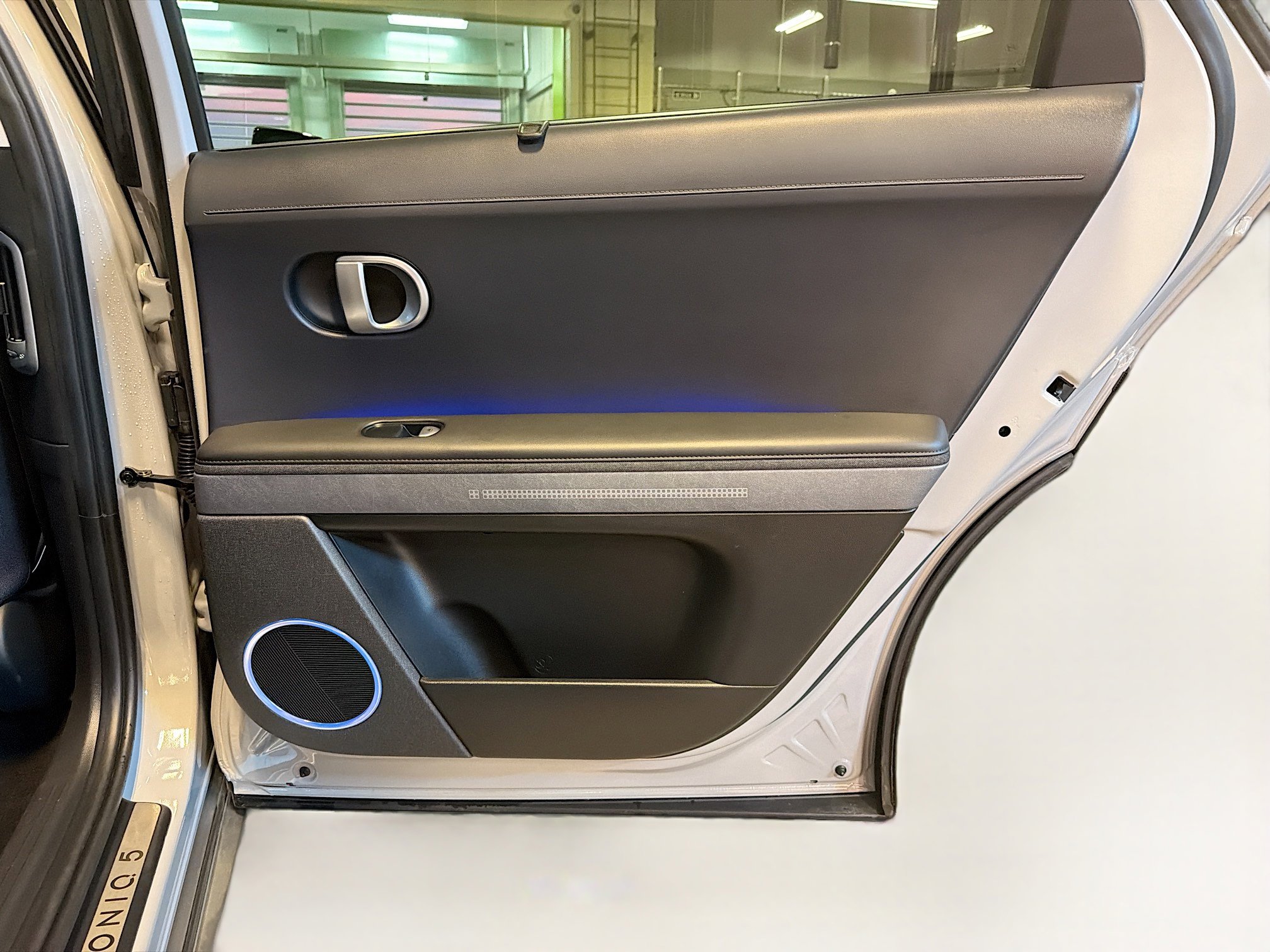 Used 2023 Hyundai Ioniq 5 Limited image 32