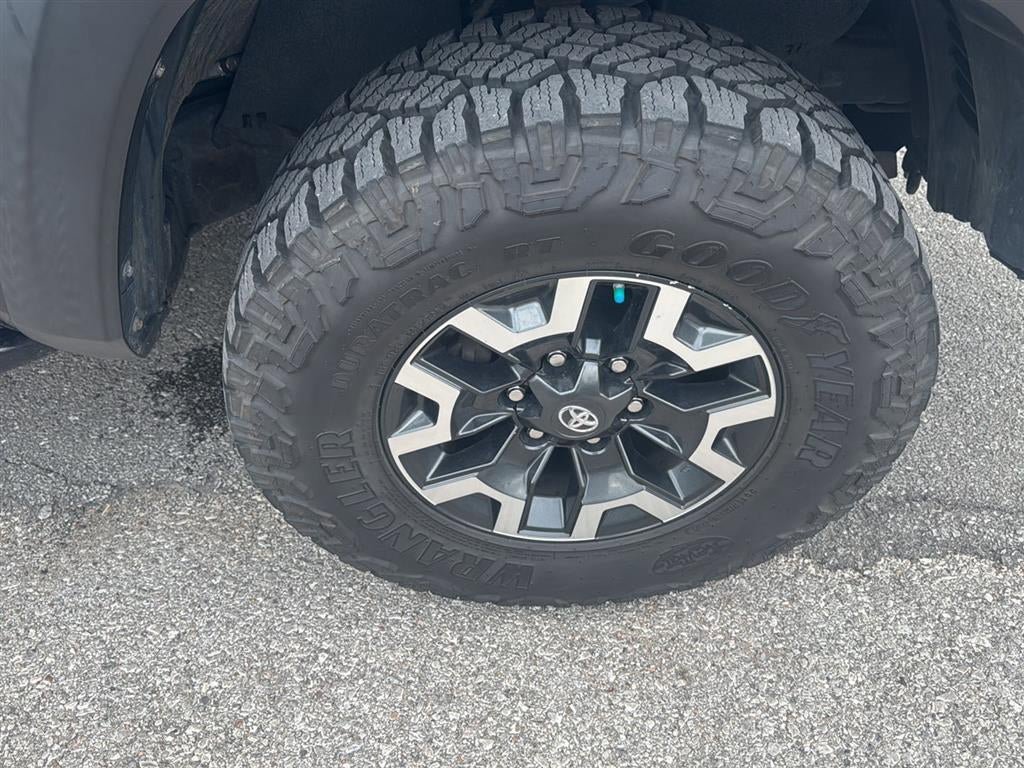 Used 2019 Toyota Tacoma TRD Off-Road w/ Technology Package AWD/4WD image 10