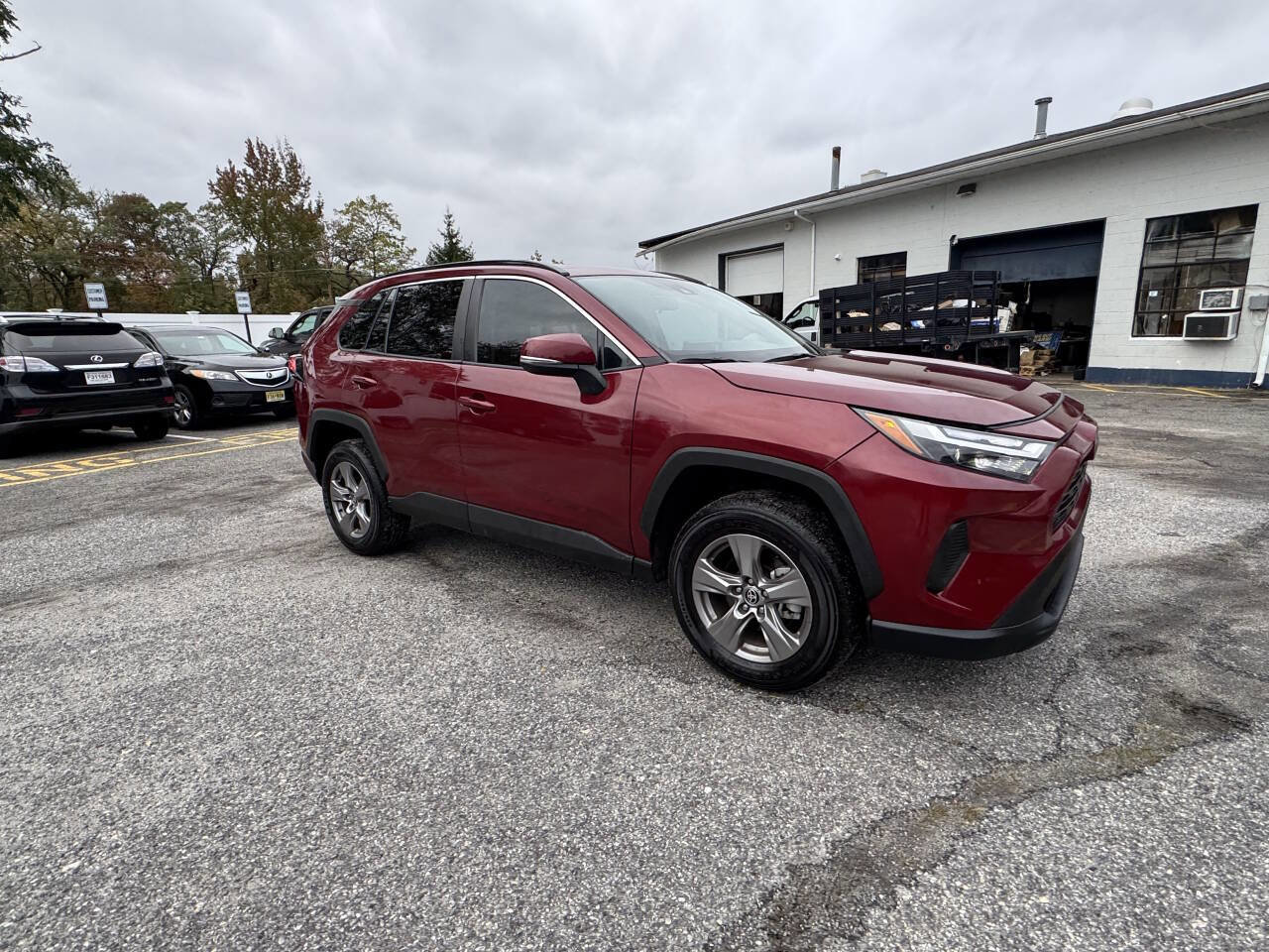 Used 2025 Toyota RAV4 XLE image 6