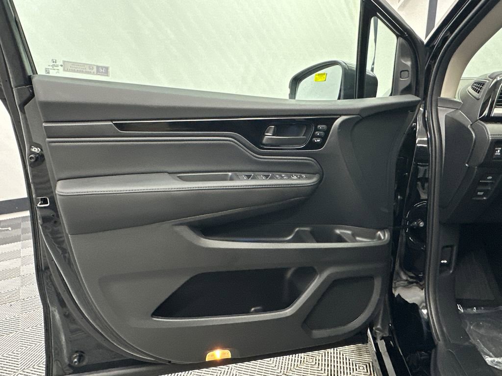 New 2026 Honda Odyssey Touring image 11