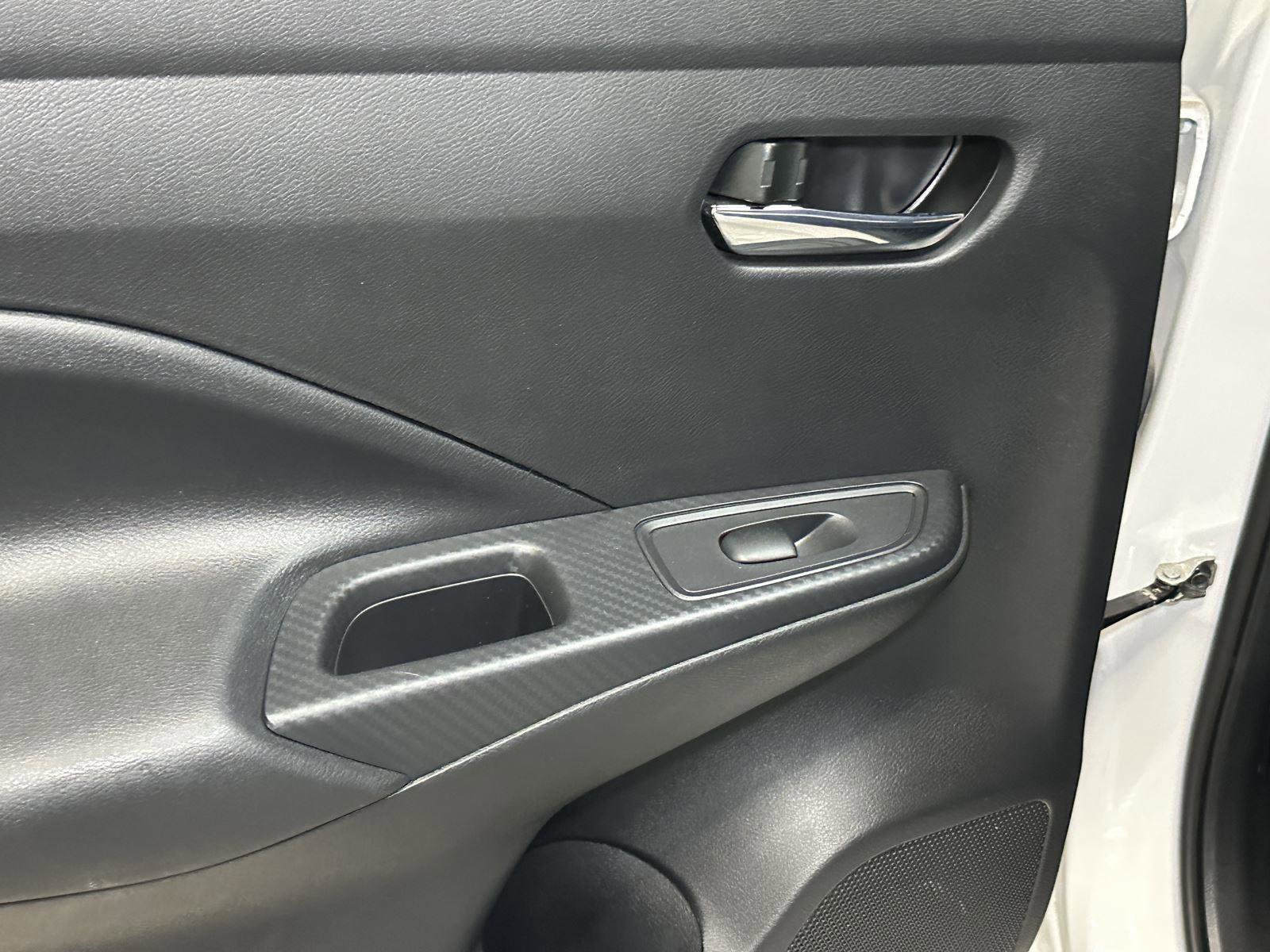 Used 2025 Nissan Versa SV FWD image 30