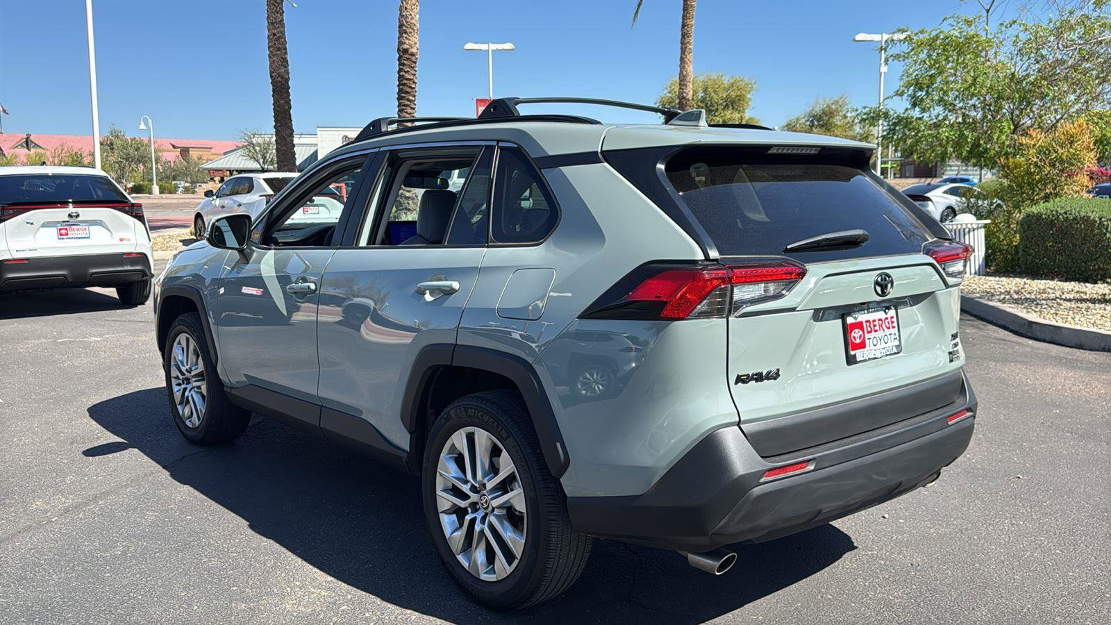 Used 2023 Toyota RAV4 XLE Premium image 5