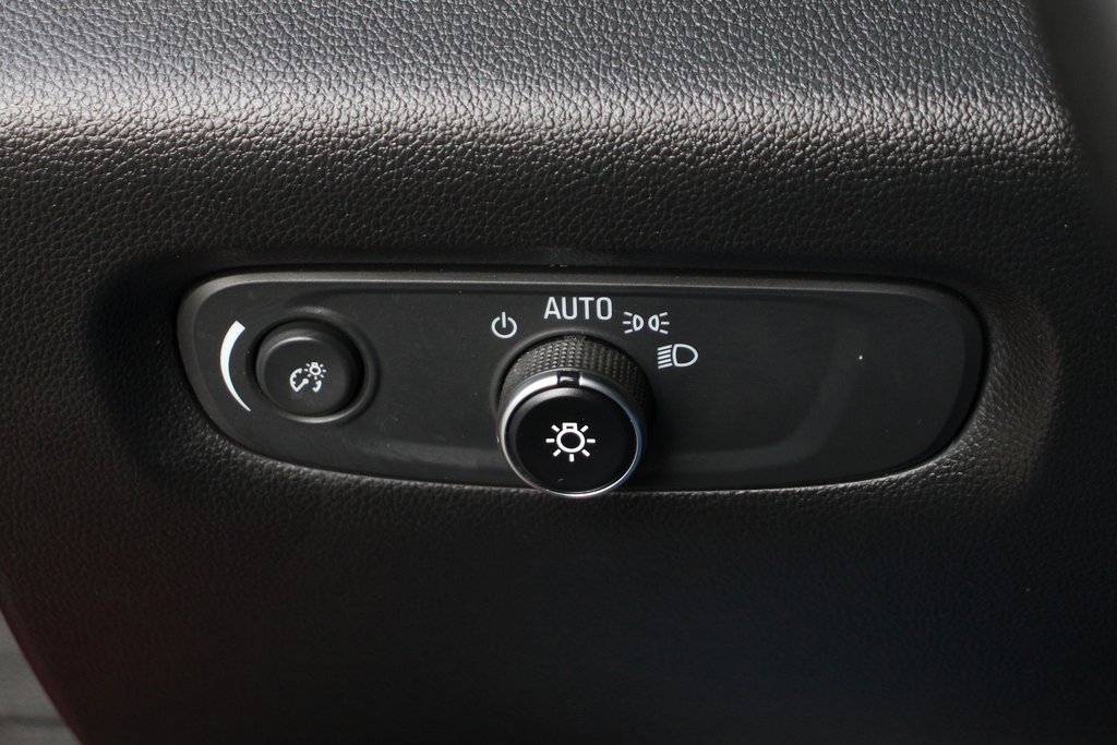 Used 2023 Chevrolet Traverse RS image 24