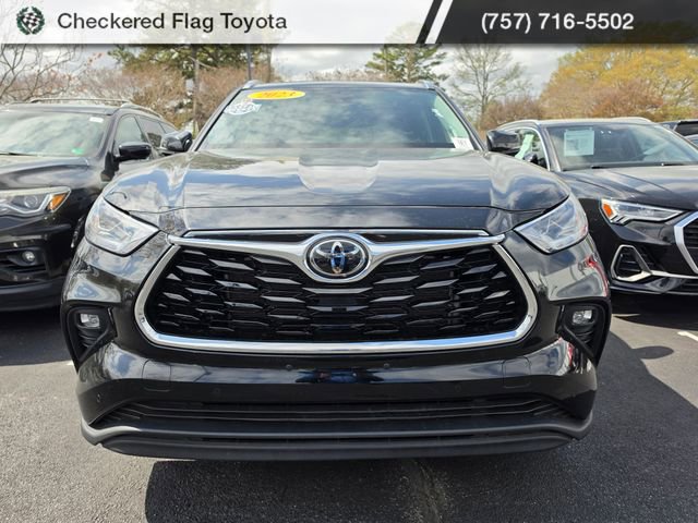 Used 2023 Toyota Highlander Limited image 2