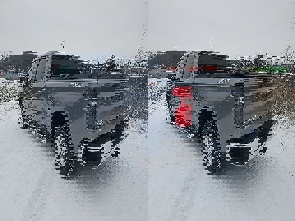 Used 2021 Chevrolet Silverado 1500 LT w/ Bed Protection Package image 3