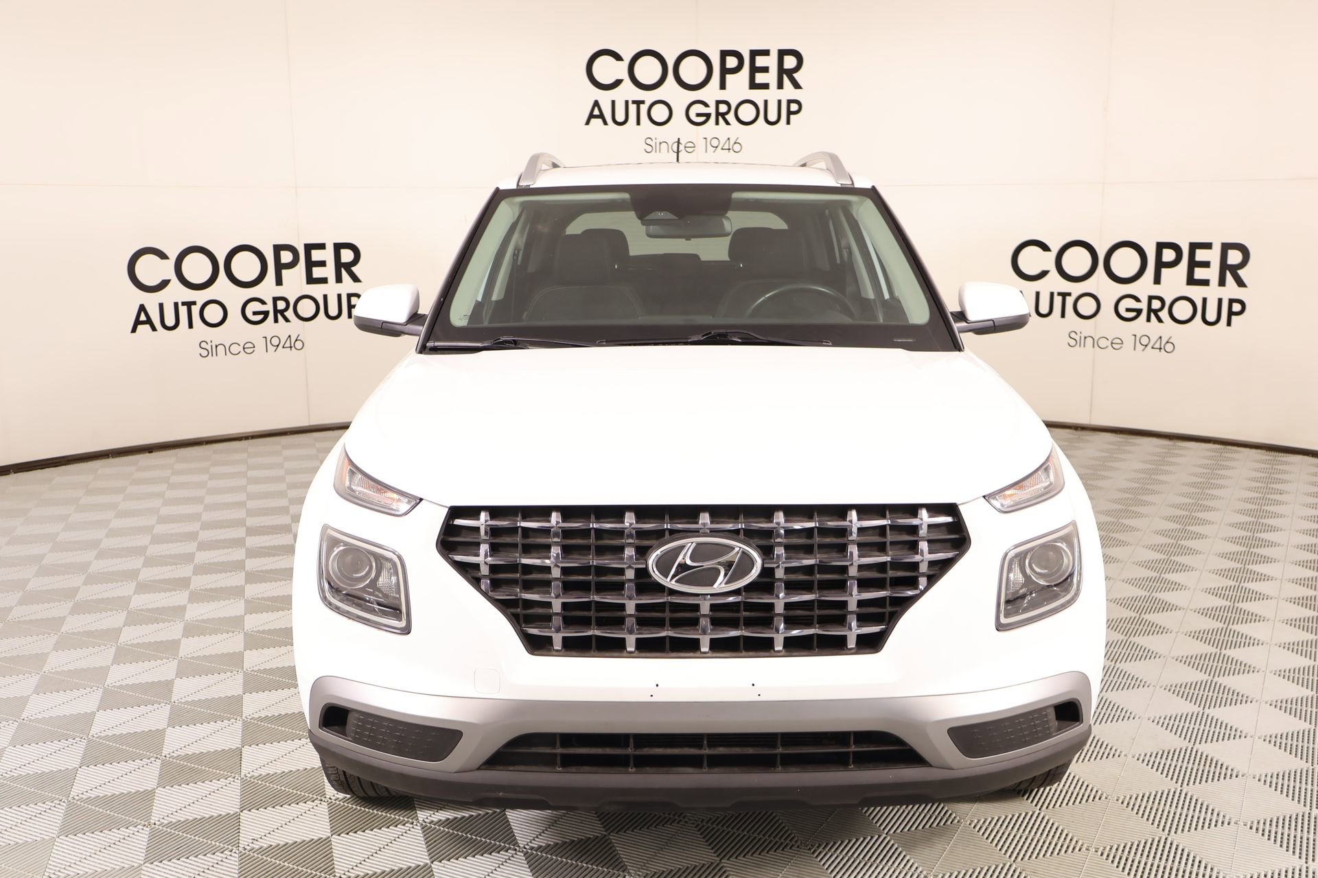 Used 2025 Hyundai Venue SEL FWD image 8