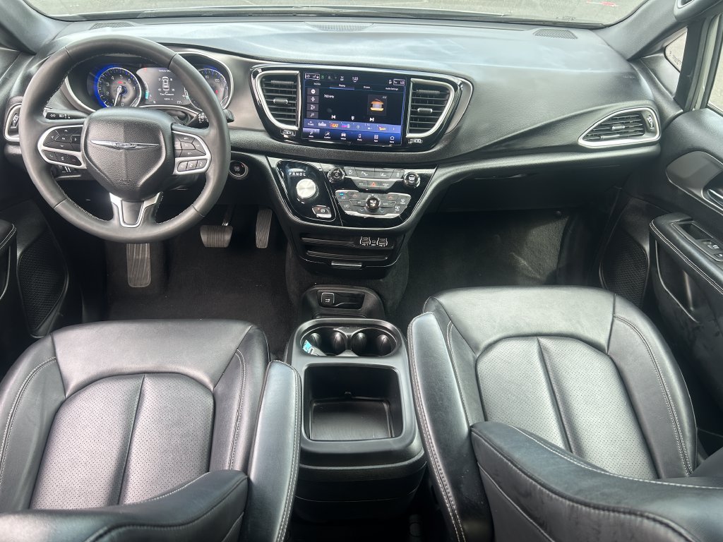 Used 2025 Chrysler Pacifica Select FWD image 29