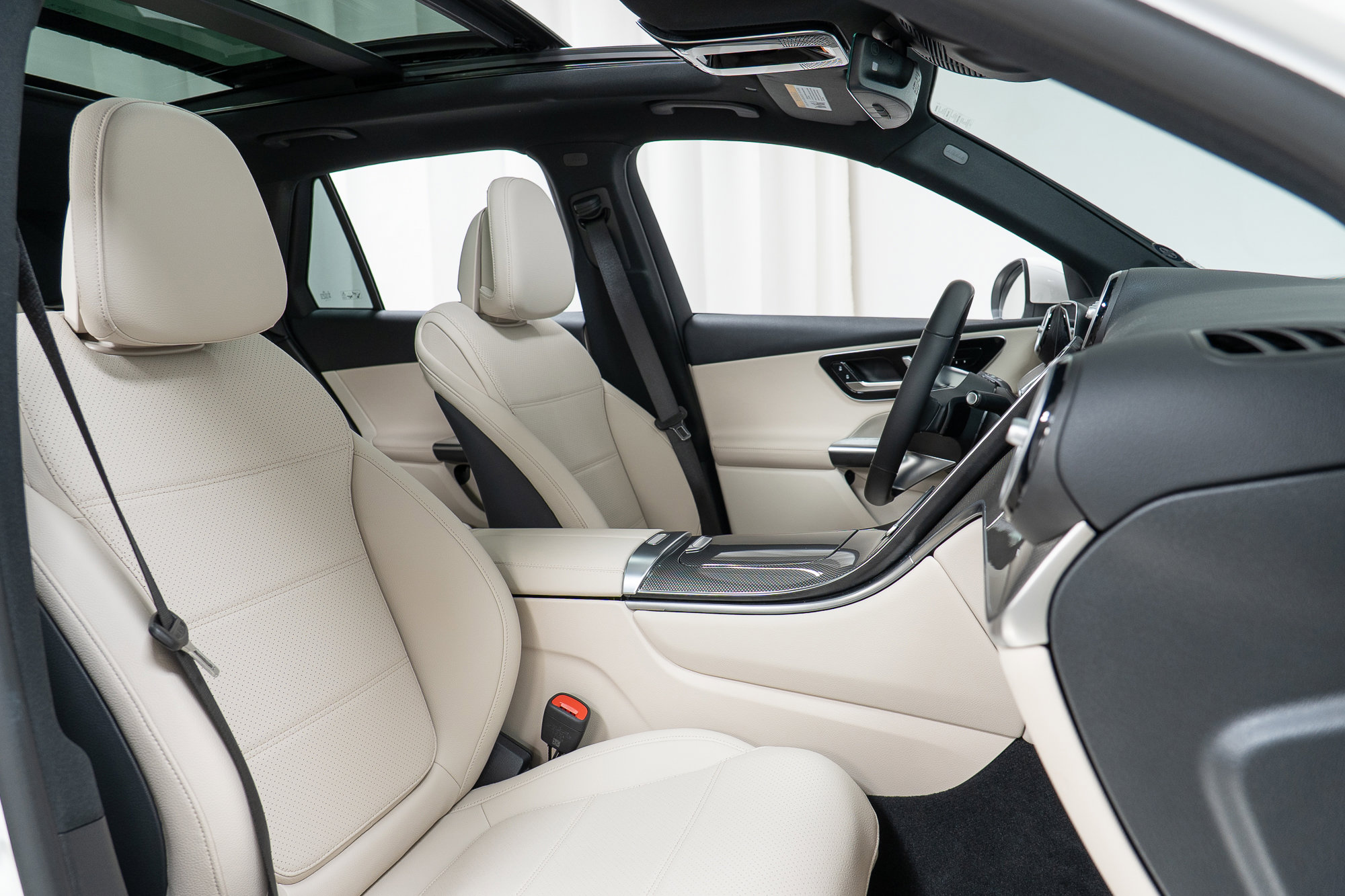 Used 2025 Mercedes-Benz GLC 300 4MATIC image 22