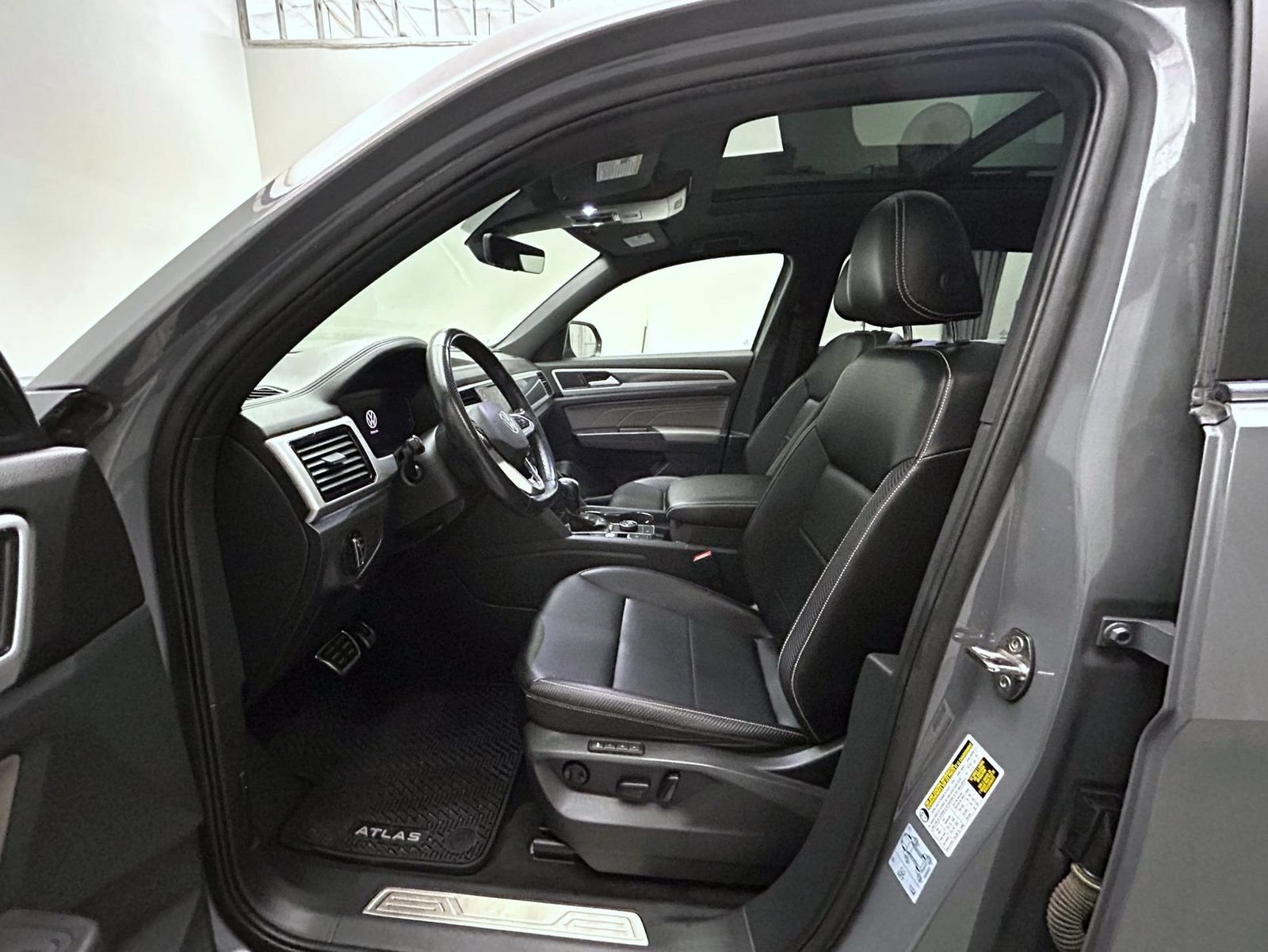 Used 2022 Volkswagen Atlas Cross Sport SEL R-Line AWD/4WD image 10