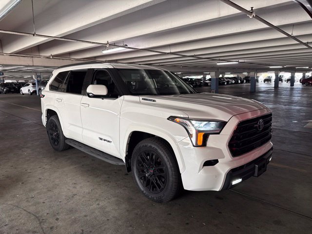 Used 2023 Toyota Sequoia SR5 w/ SR5 Premium Package AWD/4WD image 2