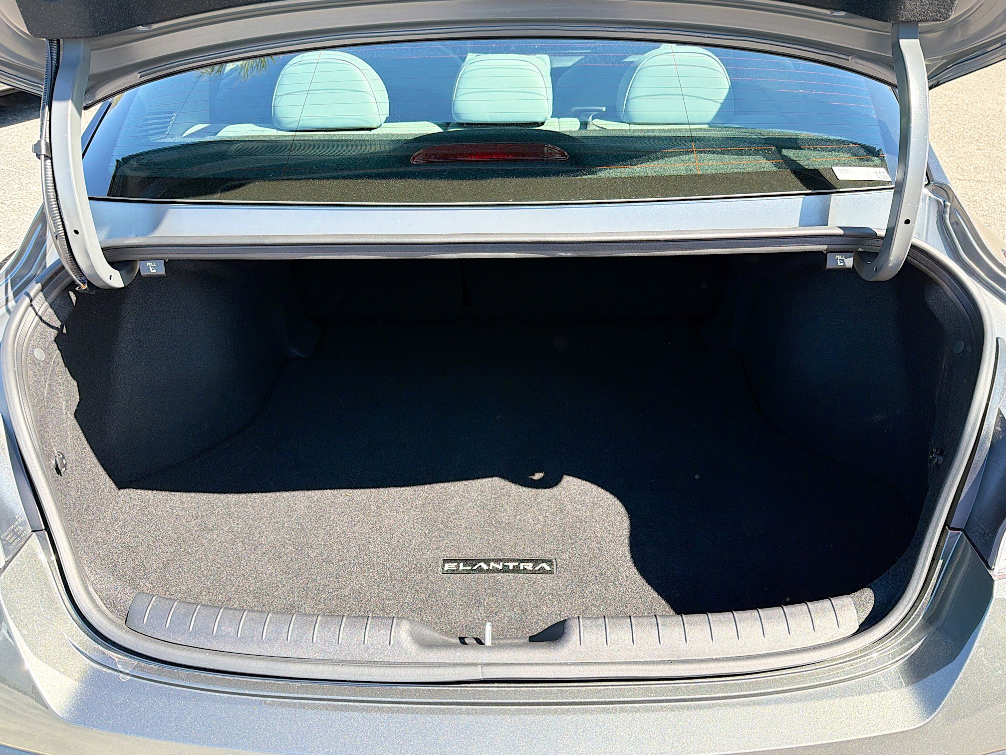 Used 2025 Hyundai Elantra Limited image 12