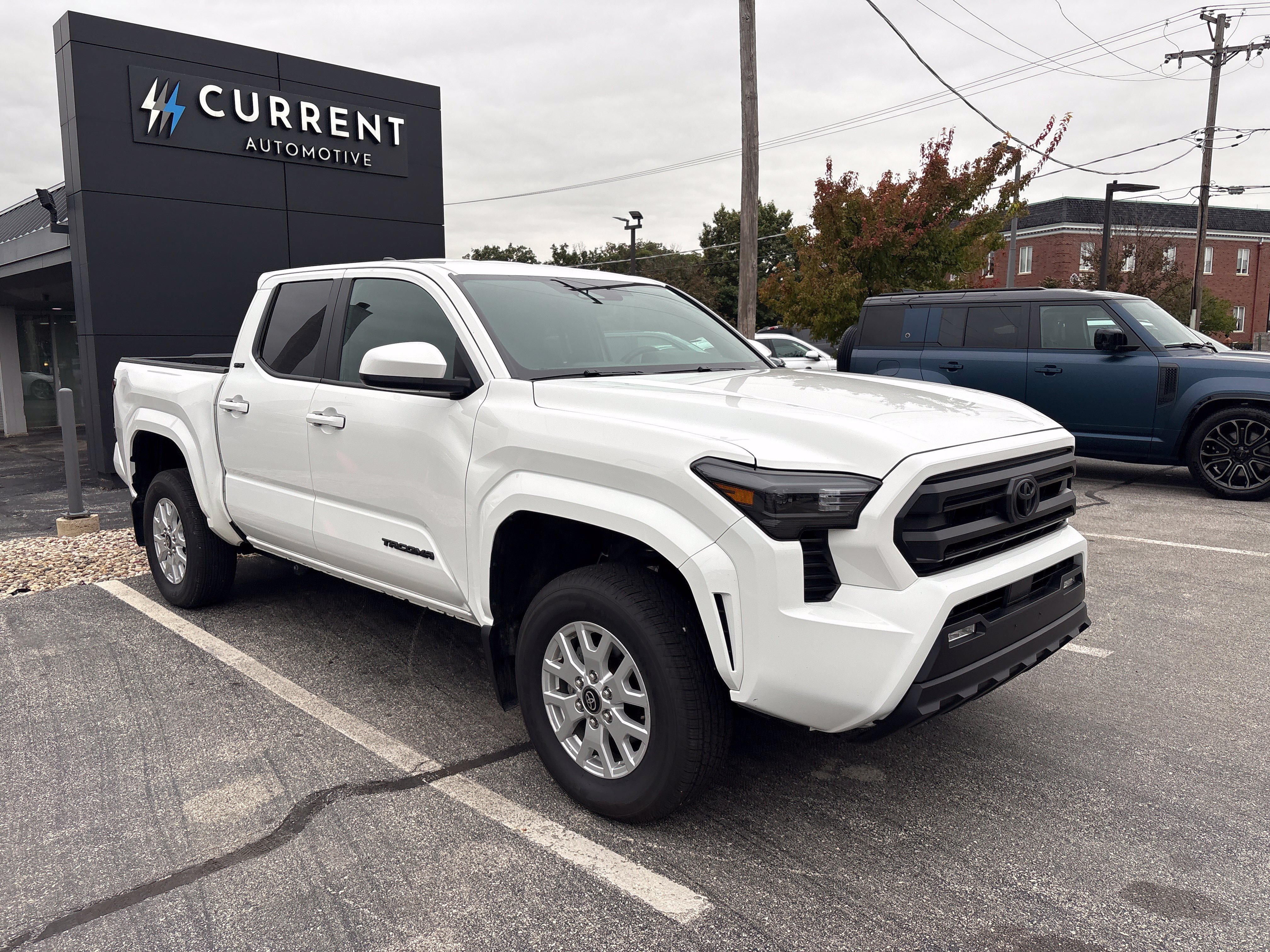 Used 2025 Toyota Tacoma SR5 AWD/4WD image 6