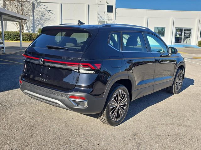 New 2026 Volkswagen Taos SE FWD image 3