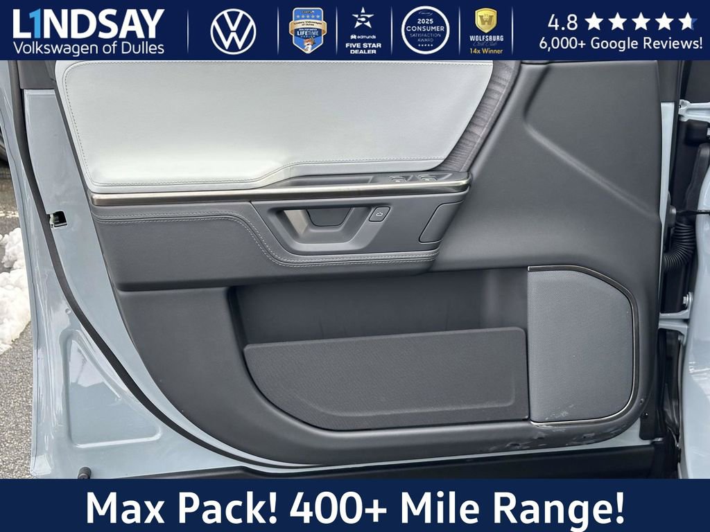 Used 2025 Rivian R1S Adventure image 9