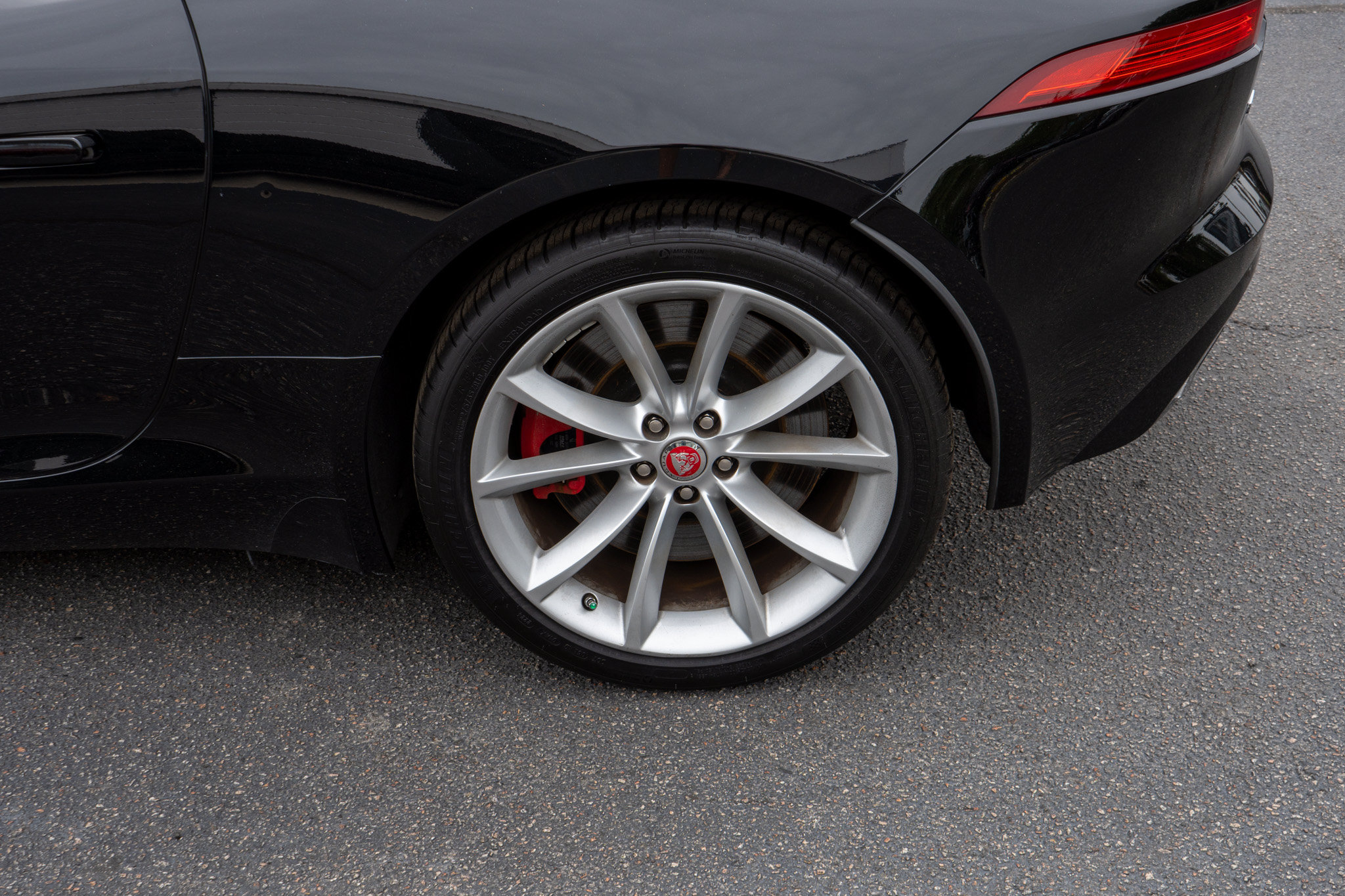 Used 2014 Jaguar F-TYPE S RWD image 9