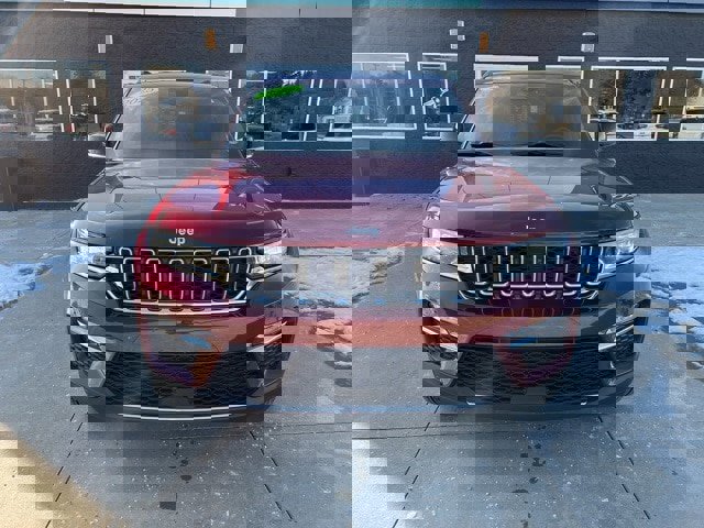 Certified 2025 Jeep Grand Cherokee Limited image 2