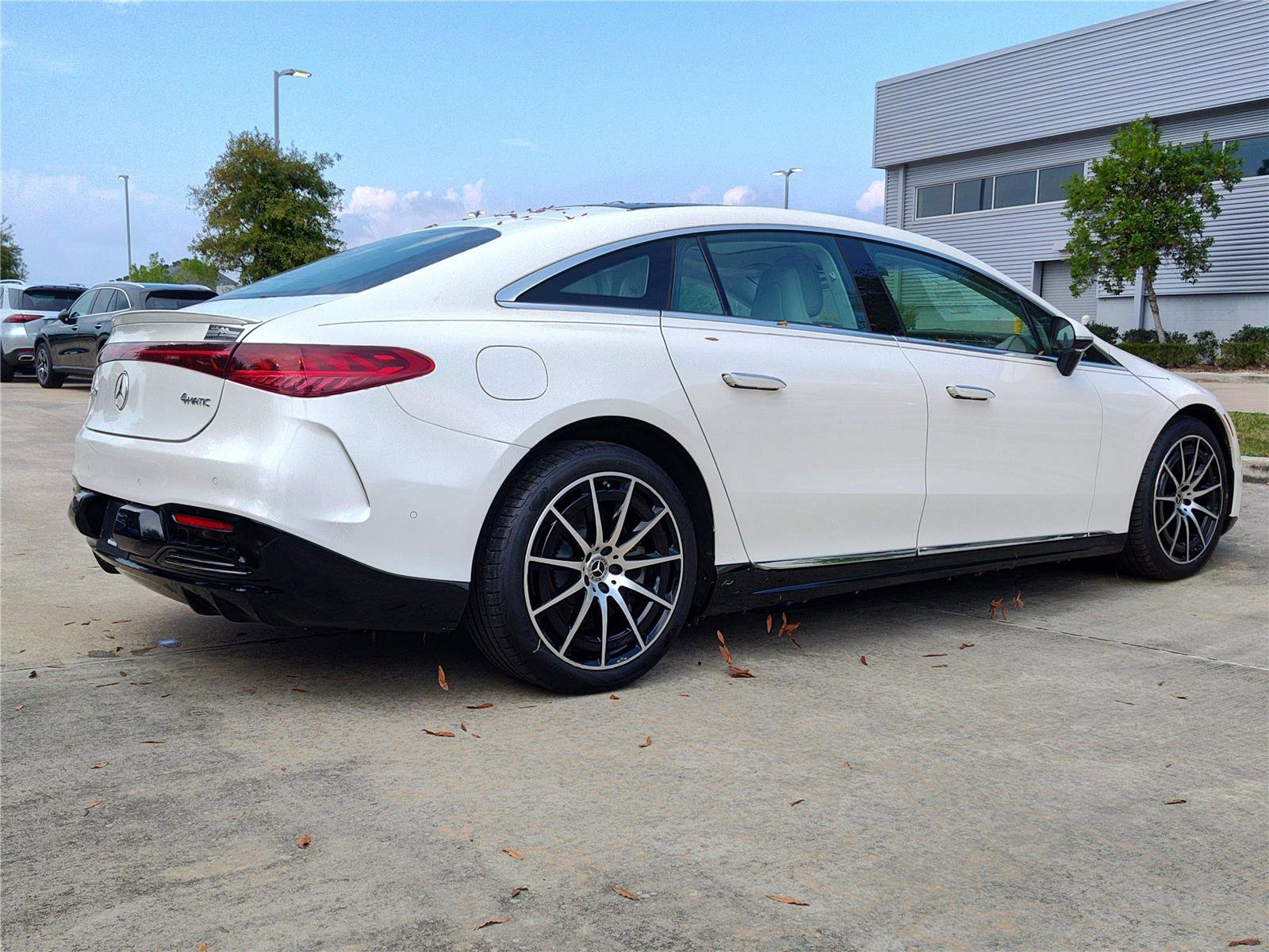 New 2022 Mercedes-Benz EQS 580 4MATIC Sedan image 6