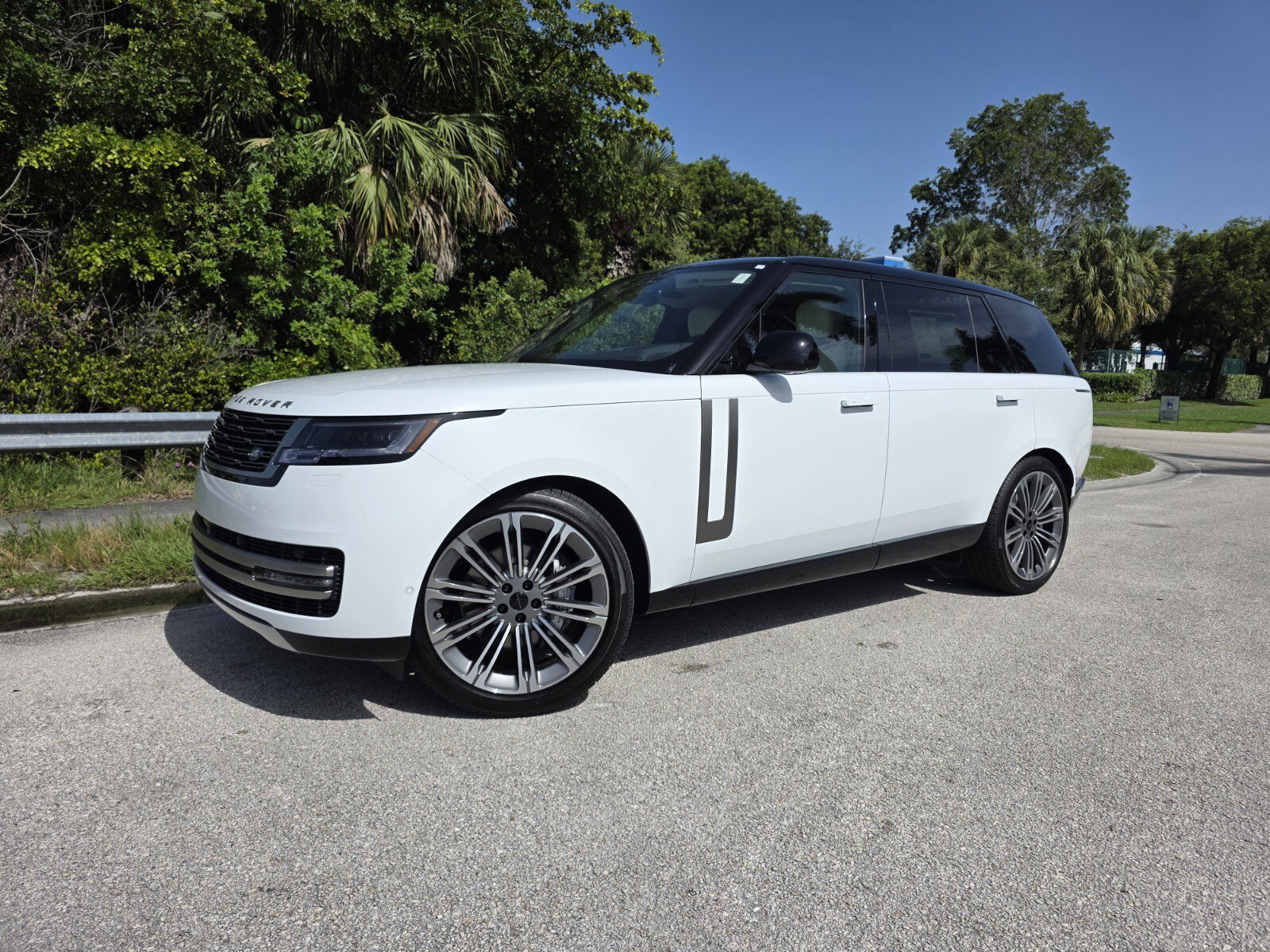New 2026 Land Rover Range Rover Long Wheelbase SE AWD/4WD video 1