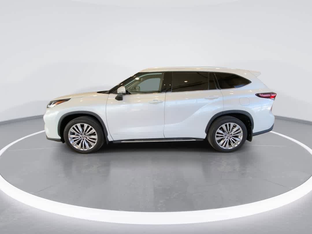 Used 2024 Toyota Highlander Platinum AWD/4WD image 5