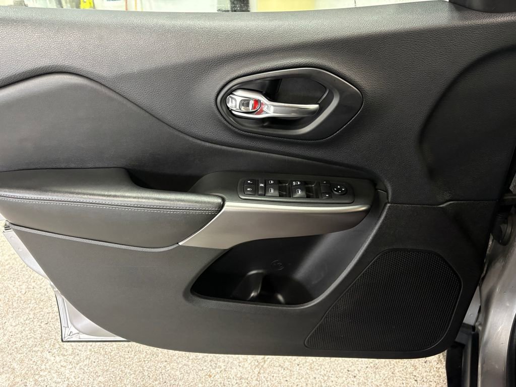 Used 2019 Jeep Cherokee Sport w/ Cold Weather Group image 12