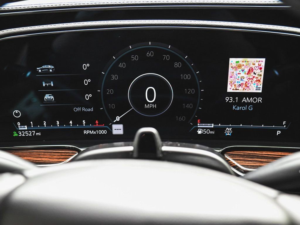 Used 2023 Cadillac Escalade Premium Luxury image 15