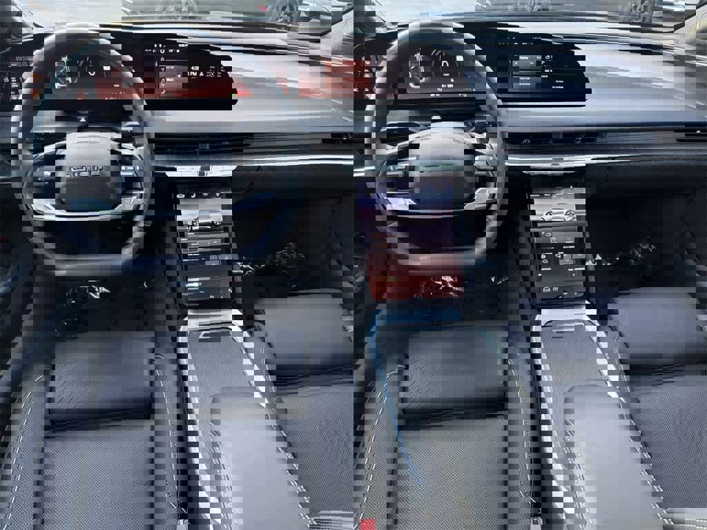 Used 2024 Lucid Air Touring image 11