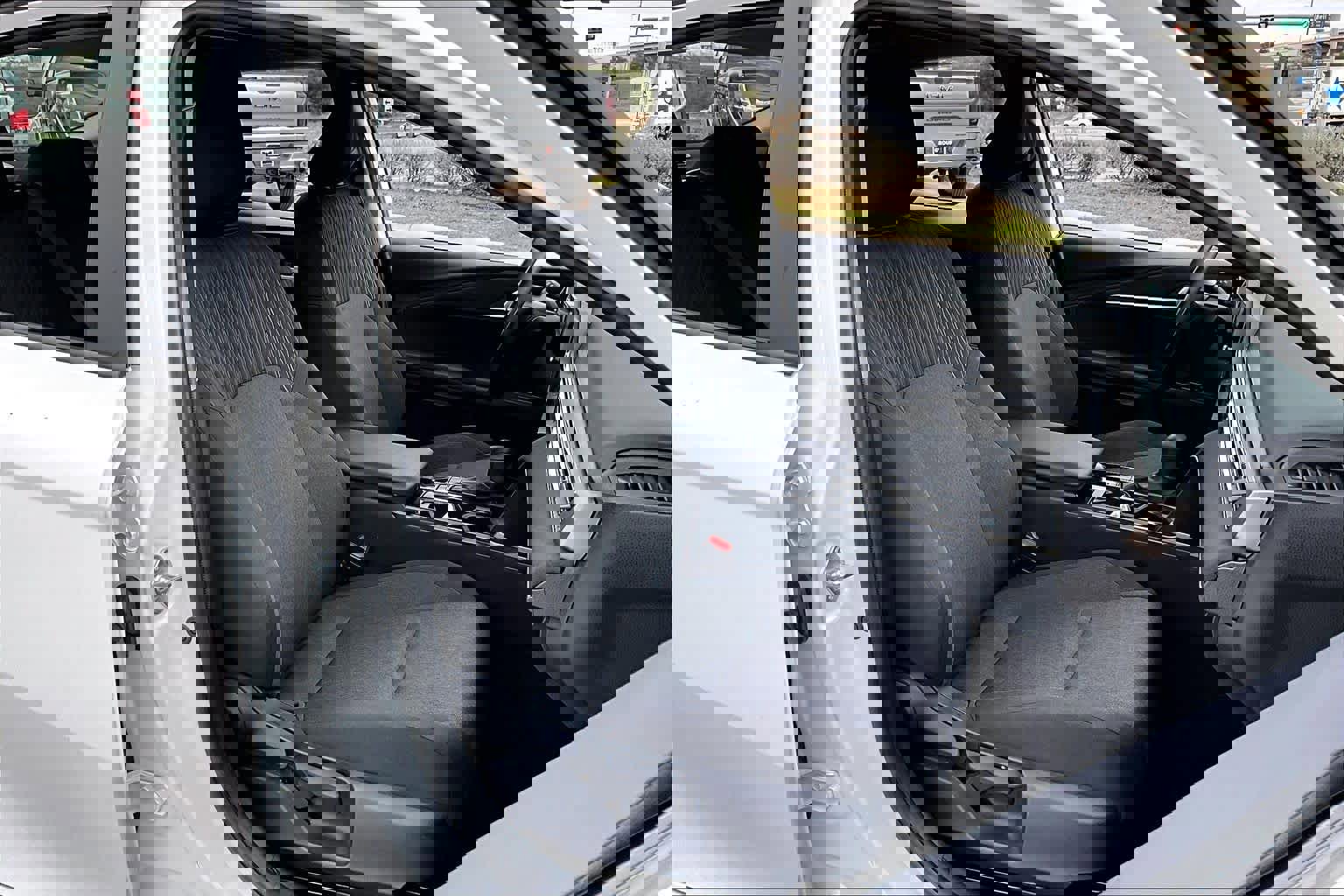 Used 2025 Toyota Camry LE image 9