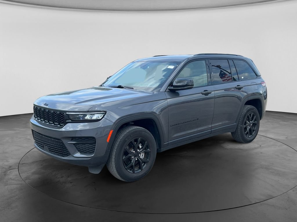 Used 2024 Jeep Grand Cherokee Altitude AWD/4WD image 5