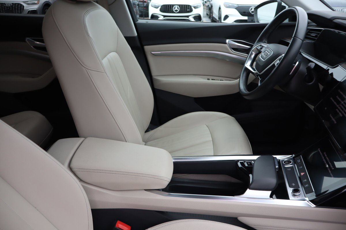 Used 2021 Audi e-tron Premium w/ Convenience Plus Package image 15