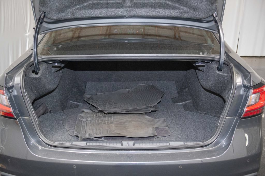 Used 2023 Subaru Legacy Limited AWD/4WD image 13